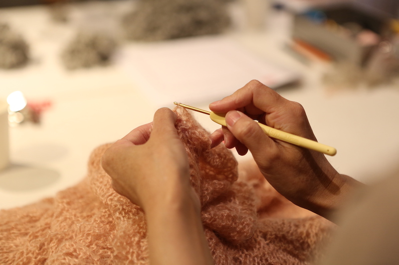 (日本語) アートラボ 美術作家 平川渚「手編みの物語をあつめる」プロジェクト
